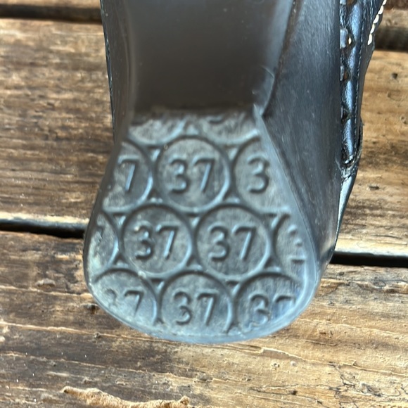 Pikolinos Women's B;ack Leather Laser Cut Floral Slip On Mule - Picture 9 of 9